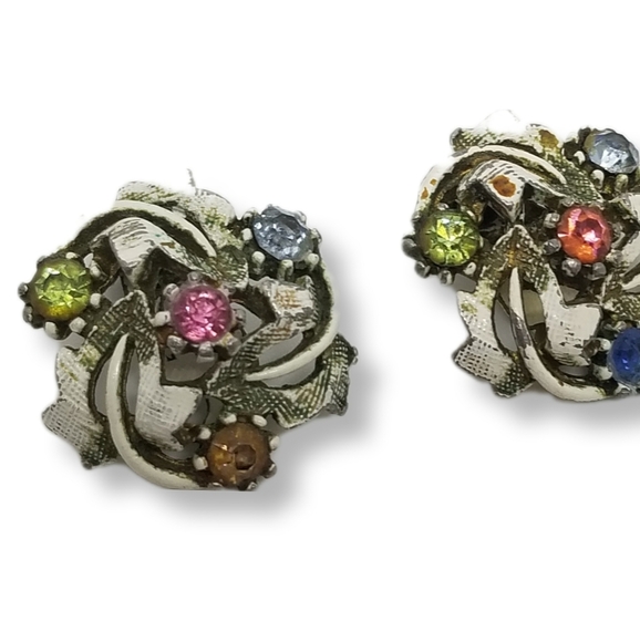 VINTAGE MODE ART ANTIQUE FINISH WHITE & COLORFUL RHINESTONE CLIP ON EARRINGS - Picture 3 of 6